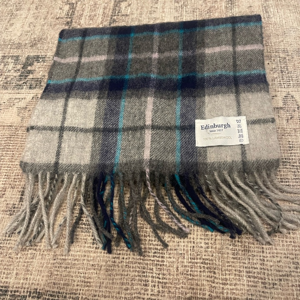 Edinburgh 100% Lambswool Scarf - Gray Blue Plaid